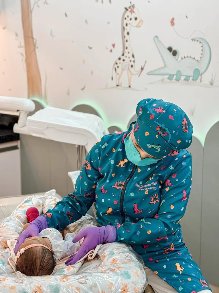 Estrutura especializada para atendimento odontológico de bebês