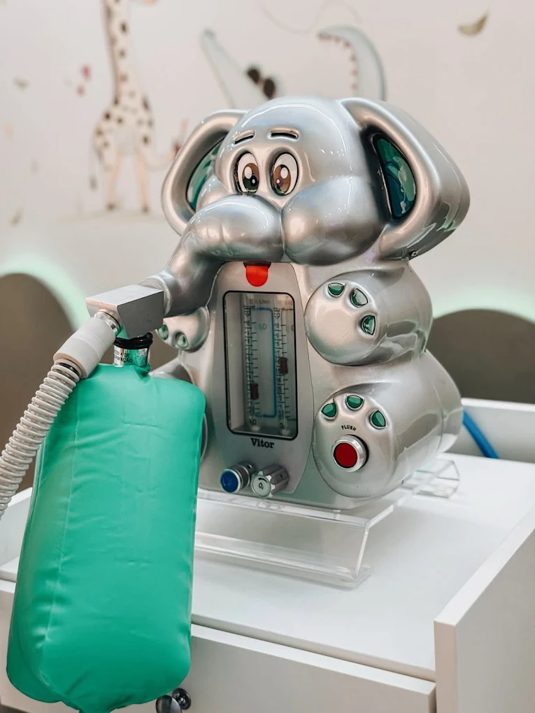Equipamento lúdico em formato de elefante para atendimento infantil